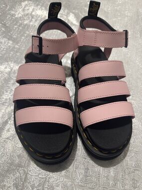Dr. Martens BLAIRE HYDRO
LEATHER STRAP PINK SANDALS SZ 8